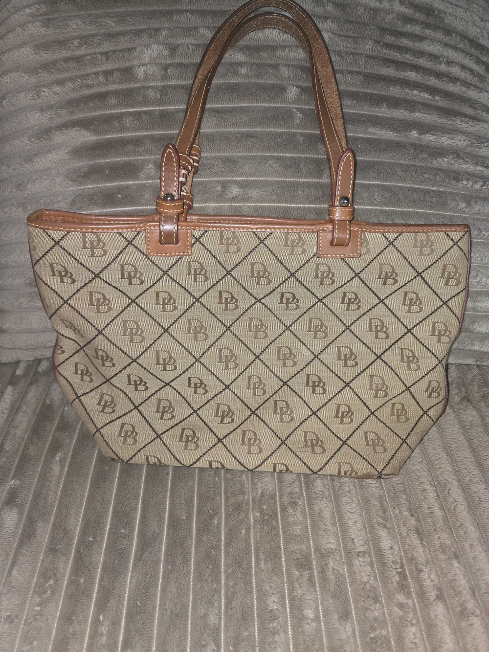 Dooney & Bourke stylish tan